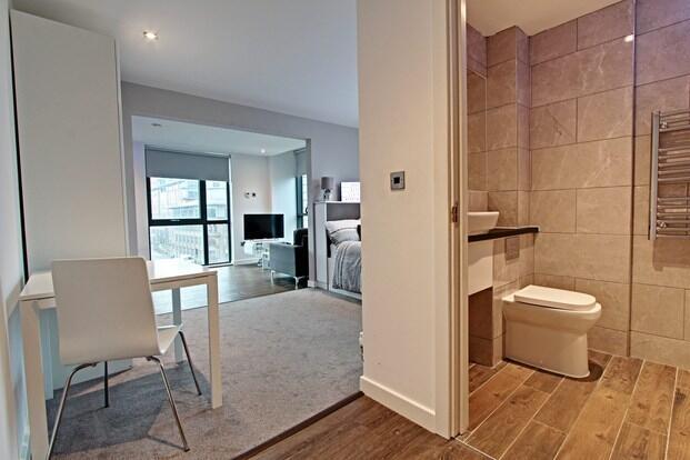 2 bed Flat to rent Image 12