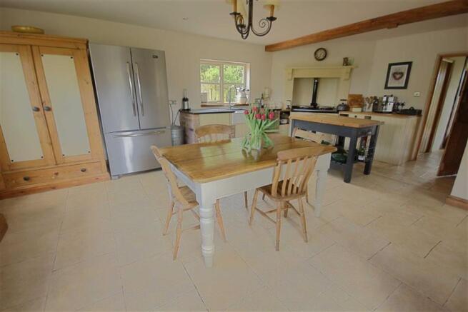 FAMILY KITCHEN DINER