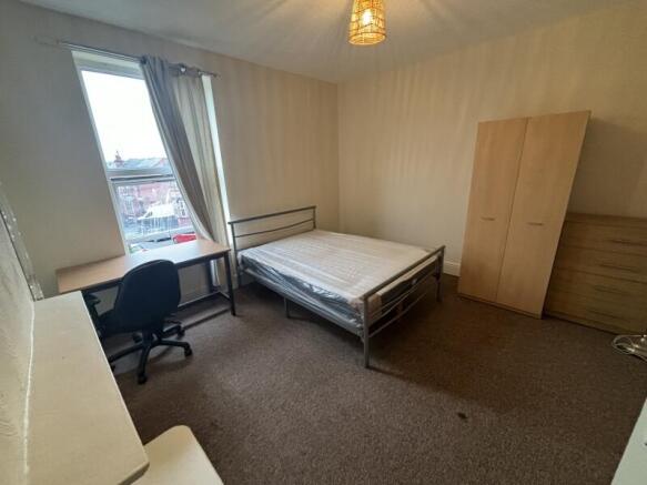 6 bed Terraced to rent Image 6