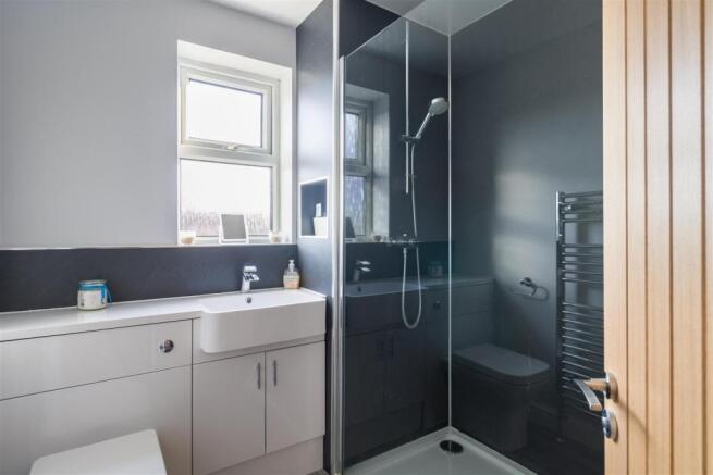 MASTER EN-SUITE