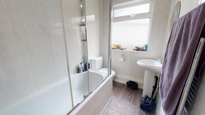 5 bed Semi-Detached to rent Image 9