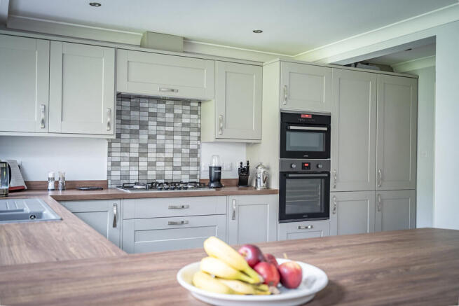 4 bed Detached for sale Image 10