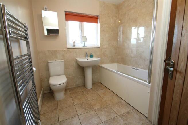 33 Canadian Avenue bathroom.JPG