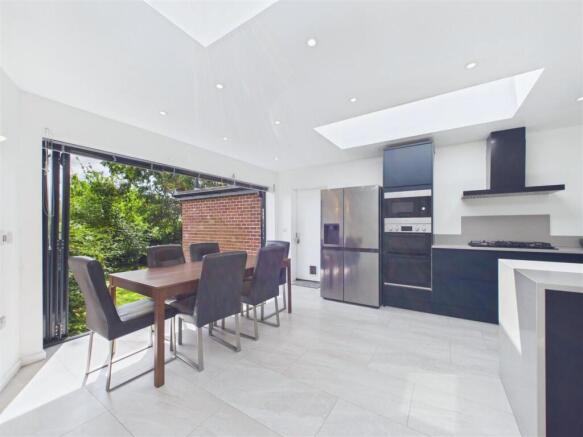 3 bed Detached for sale Image 4