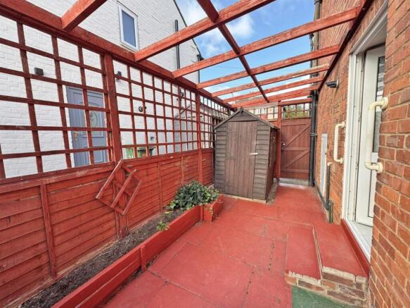 3 bed House to rent Image 2