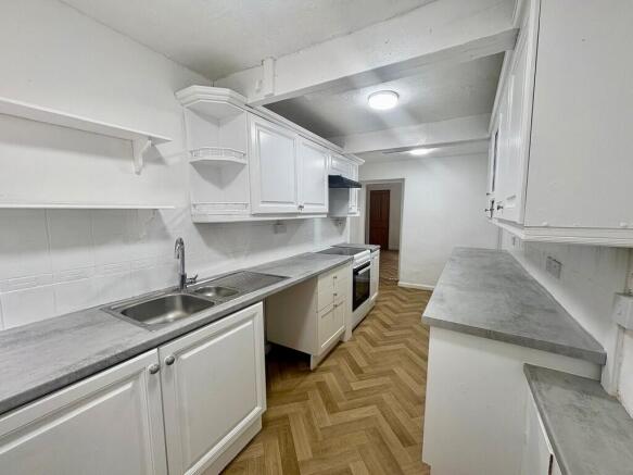 4 bed Terraced to rent Image 2