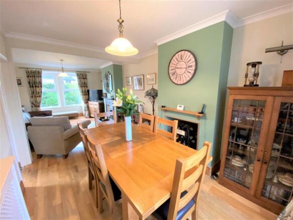 LIVING/DINING ROOM