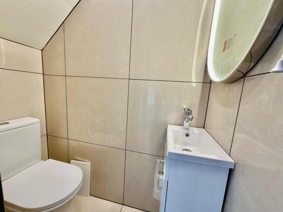 4 bed Detached to rent Image 9
