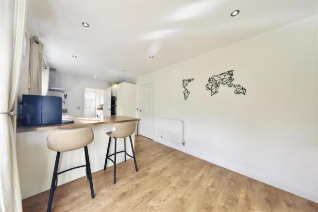 4 bed Detached for sale Image 12