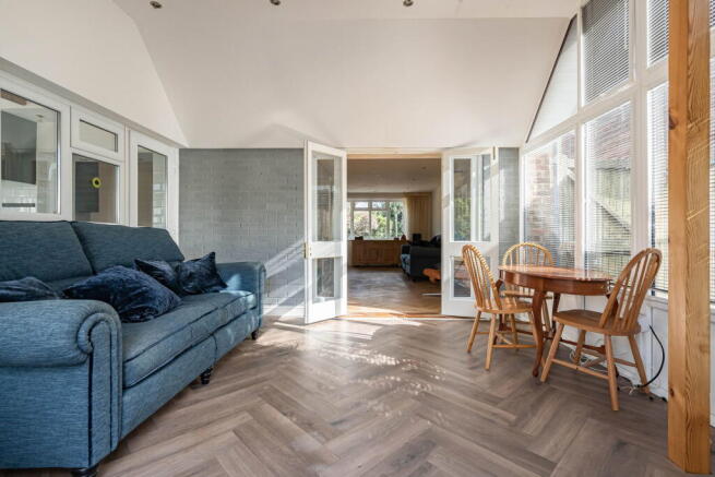 Ewhurst Road, Cranleigh, GU6 7EB photo 4