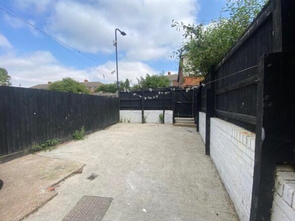 3 bed Terraced to rent Image 10