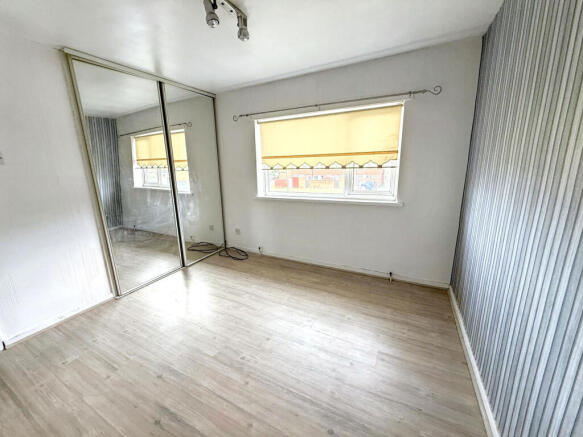 5 bed Semi-Detached for sale Image 7