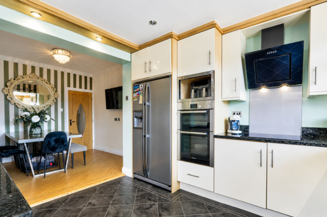 3 bed Terraced for sale Image 5