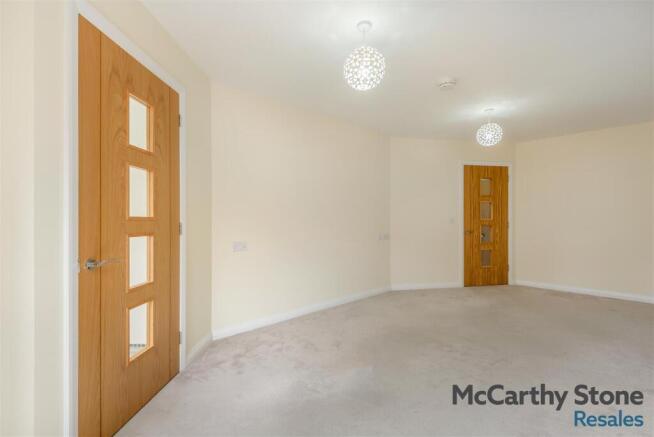 8695483-interior06.jpg