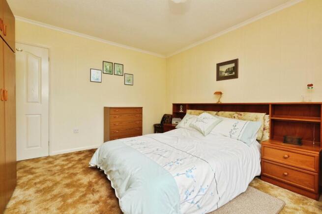 3 bed Detached Bungalow for sale Image 12
