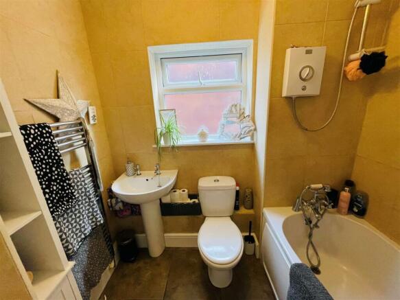 36barnesbath.jpg
