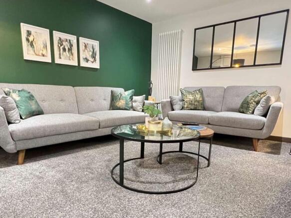 2 bed flat to rent Cromwell Rd, London KT4