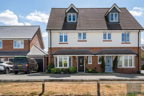 Coxon Close, Haddenham, Aylesbury, Buckinghamshire, HP17