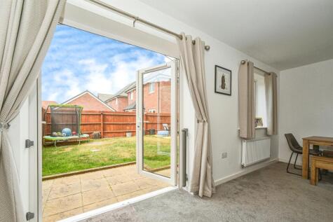 Emerald Crescent, Swindon