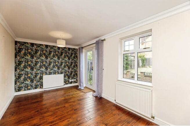 4 bed Detached for sale Image 8