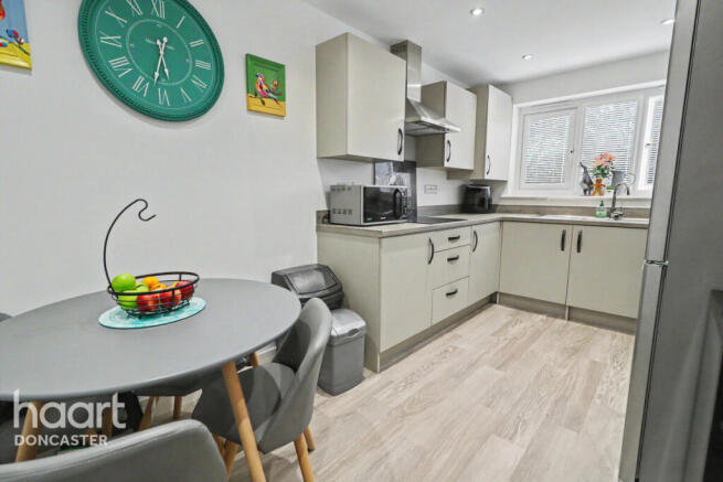 3 bed Semi-Detached for sale Image 3