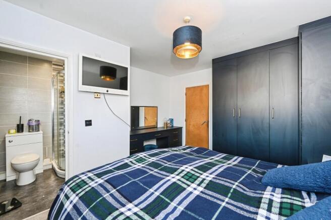 4 bed Detached for sale Image 10