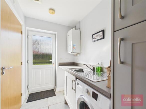4 bed Detached for sale Image 11