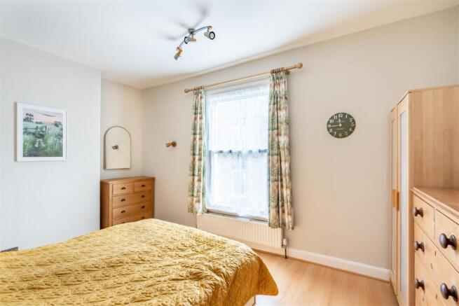 3 bed Terraced for sale Image 11