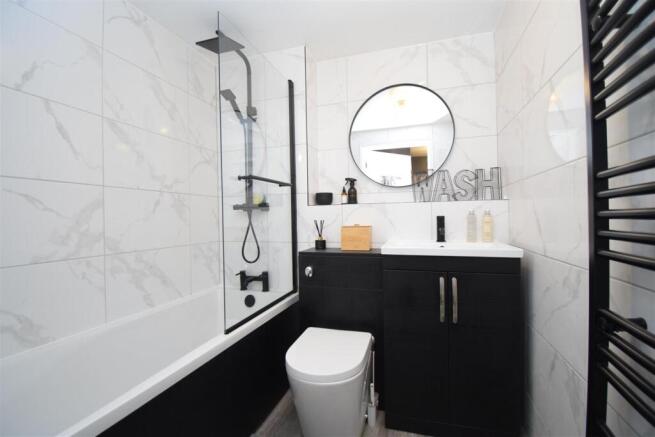 2 bed Flat to rent Image 12