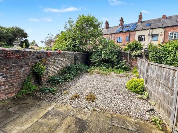 2 bed Terraced to rent Image 11