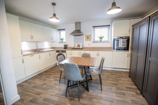 4 bed Detached for sale Image 4
