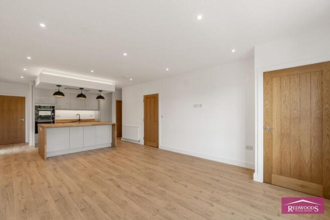 5 bed Semi-Detached for sale Image 4
