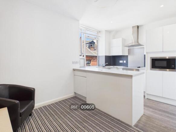 Studio to rent Image 8