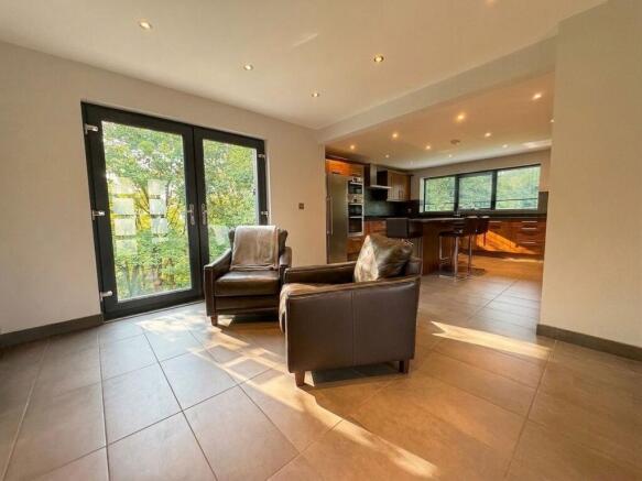5 bed Detached for sale Image 6