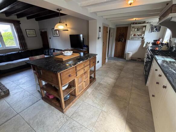 3 bed Semi-Detached for sale Image 5