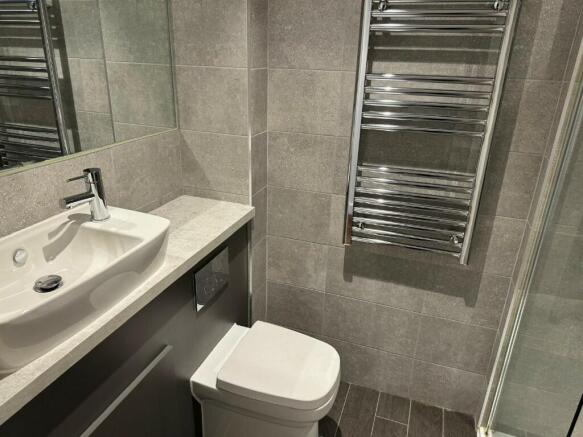 2 bed Penthouse to rent Image 4