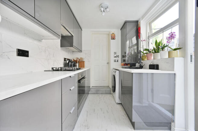 Pinner Road, Bushey, Watford, WD19 photo 4