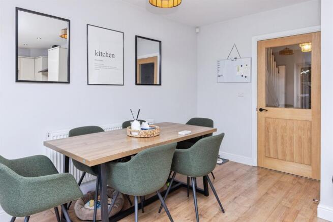 3 bed Semi-Detached for sale Image 7