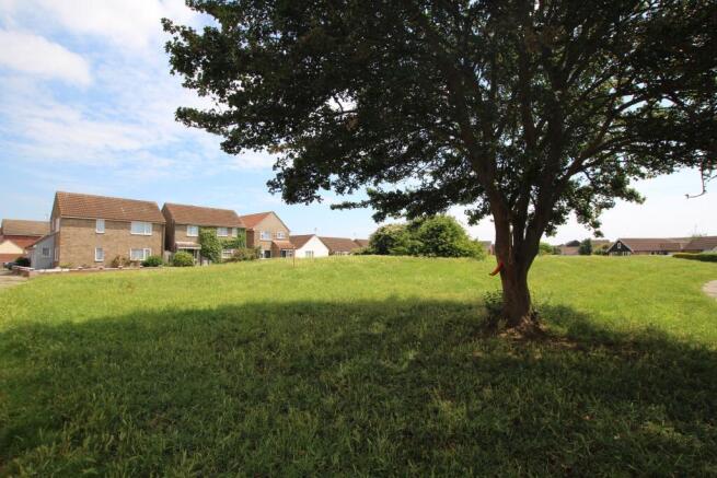 Camellia Crescent, Clacton-on-Sea photo 2