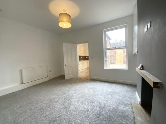 2 bed Terraced to rent Image 5
