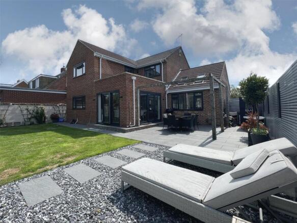 Northfield Way, Nythe, Swindon, SN3 photo 4