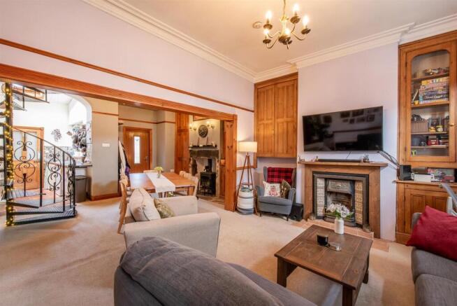 Lounge/Dining Room