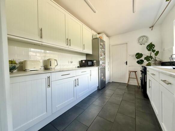 Kitchen1.jpg
