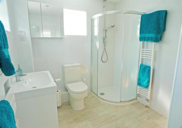 BATHROOM/SHOWER ROOM