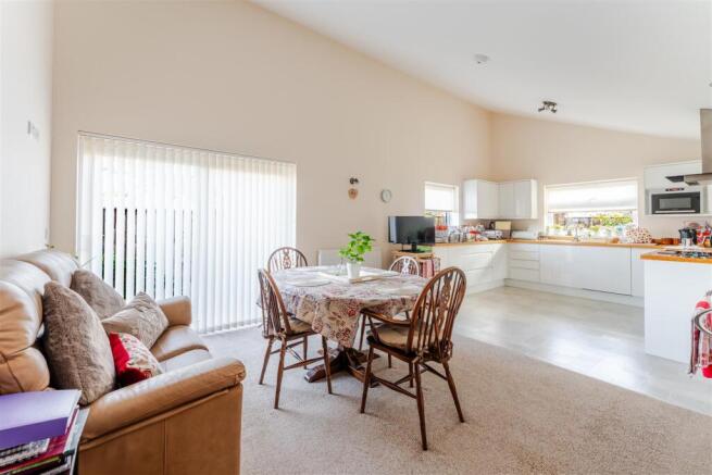 1A Elm Close Yatton BS49 4EL 32.jpg