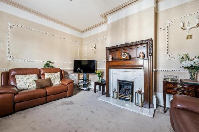6 bed Semi-Detached for sale Image 7