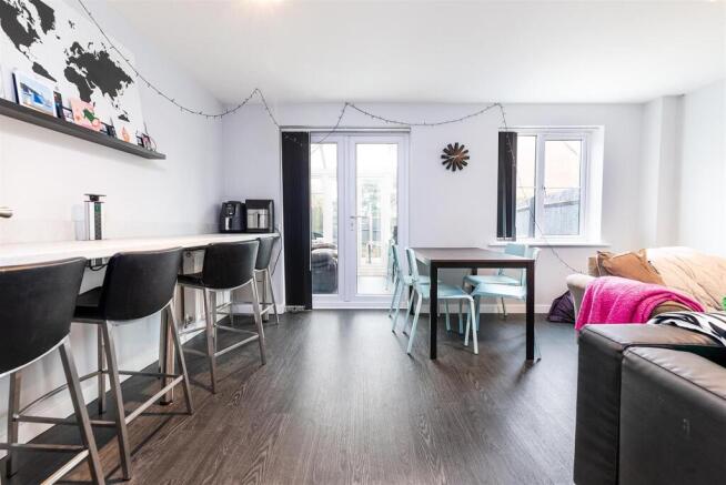 13 Hollands Drive (10 of 26).jpg