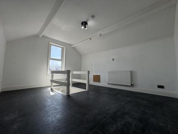 3 bed House to rent Image 5