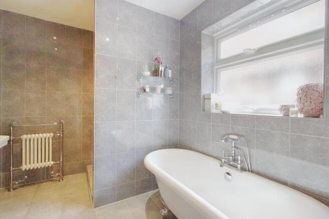 LUXURY FAMILY BATHROOM