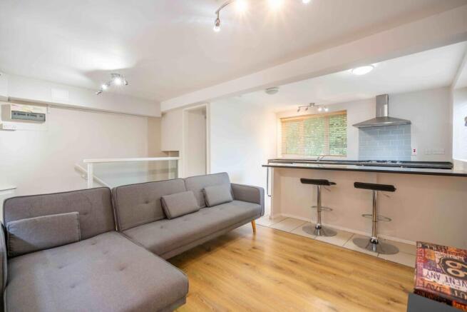 1 bed Detached to rent Image 8